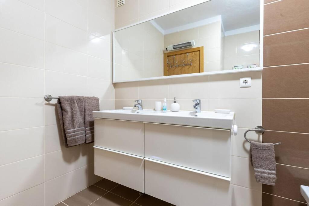Lovely One Bedroom Apartment In อัลวอร์ ภายนอก รูปภาพ
